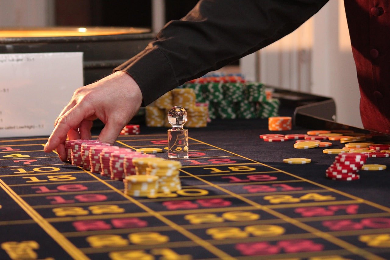 Meja taruhan European Roulette dengan opsi taruhan straight, split, dan corner di dodotogel